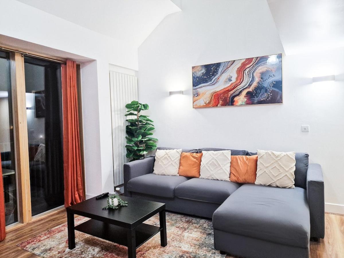 Luxury Waterfront Property With Free Parking Coventry Bagian luar foto