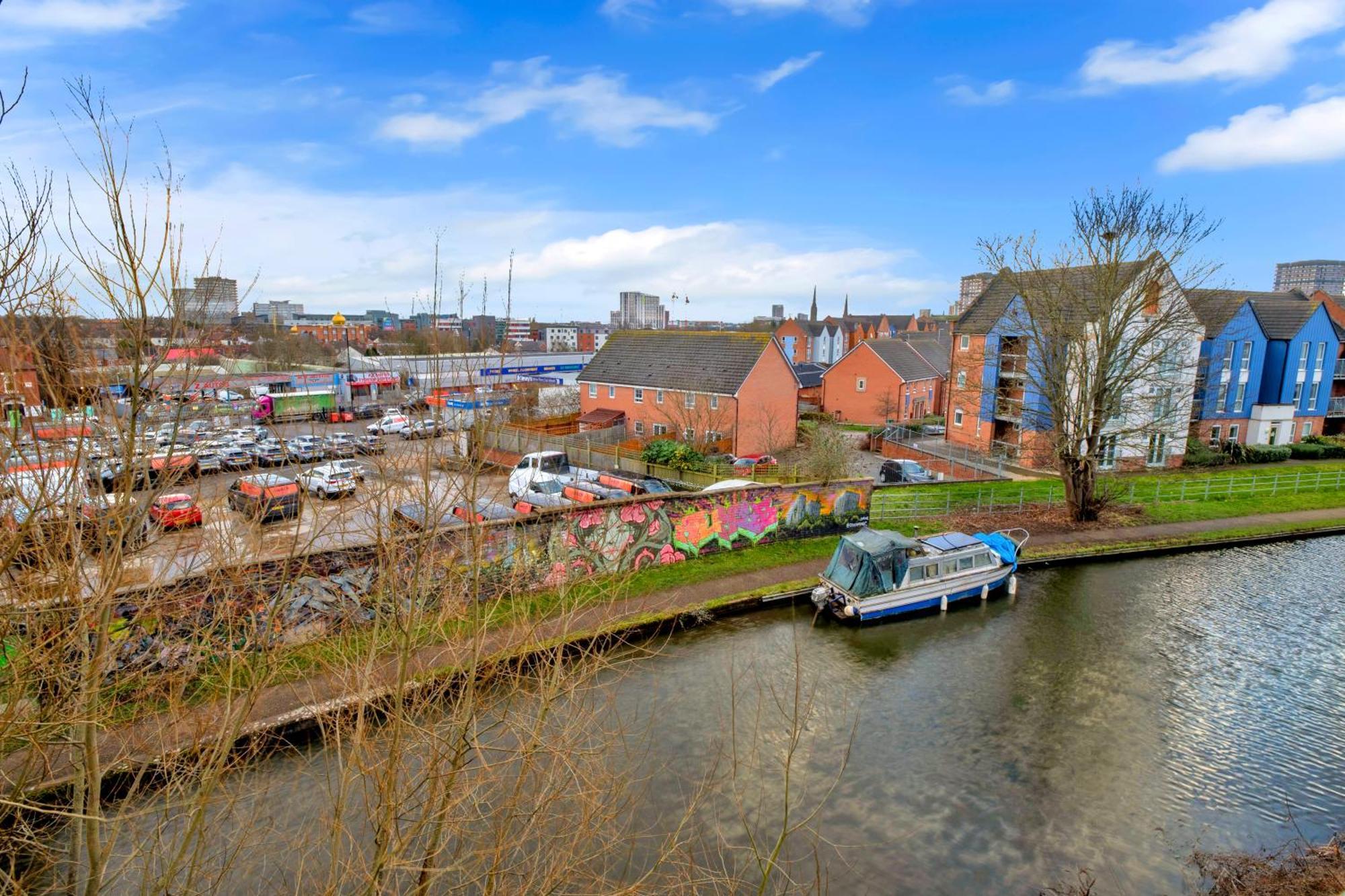 Luxury Waterfront Property With Free Parking Coventry Bagian luar foto