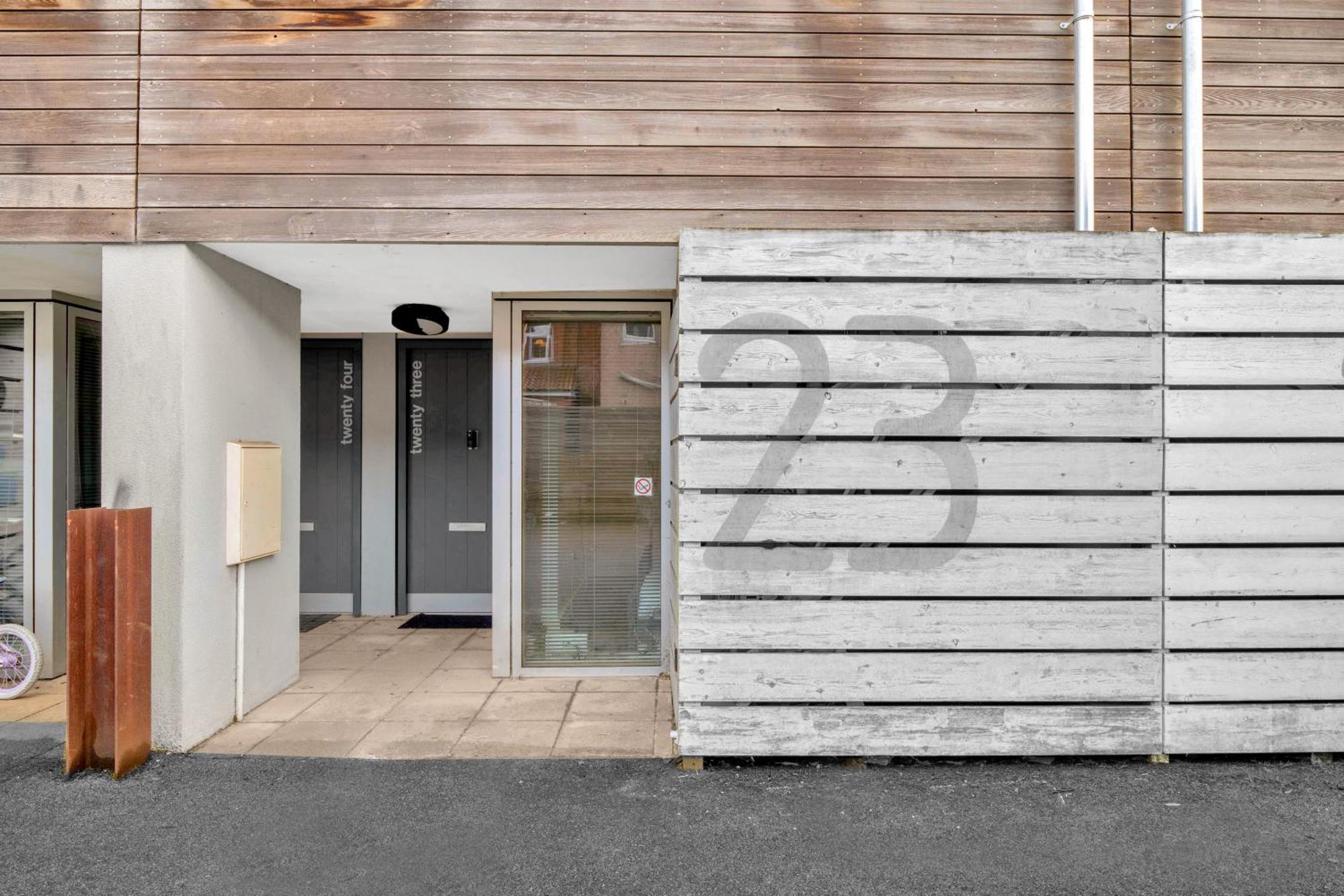 Luxury Waterfront Property With Free Parking Coventry Bagian luar foto