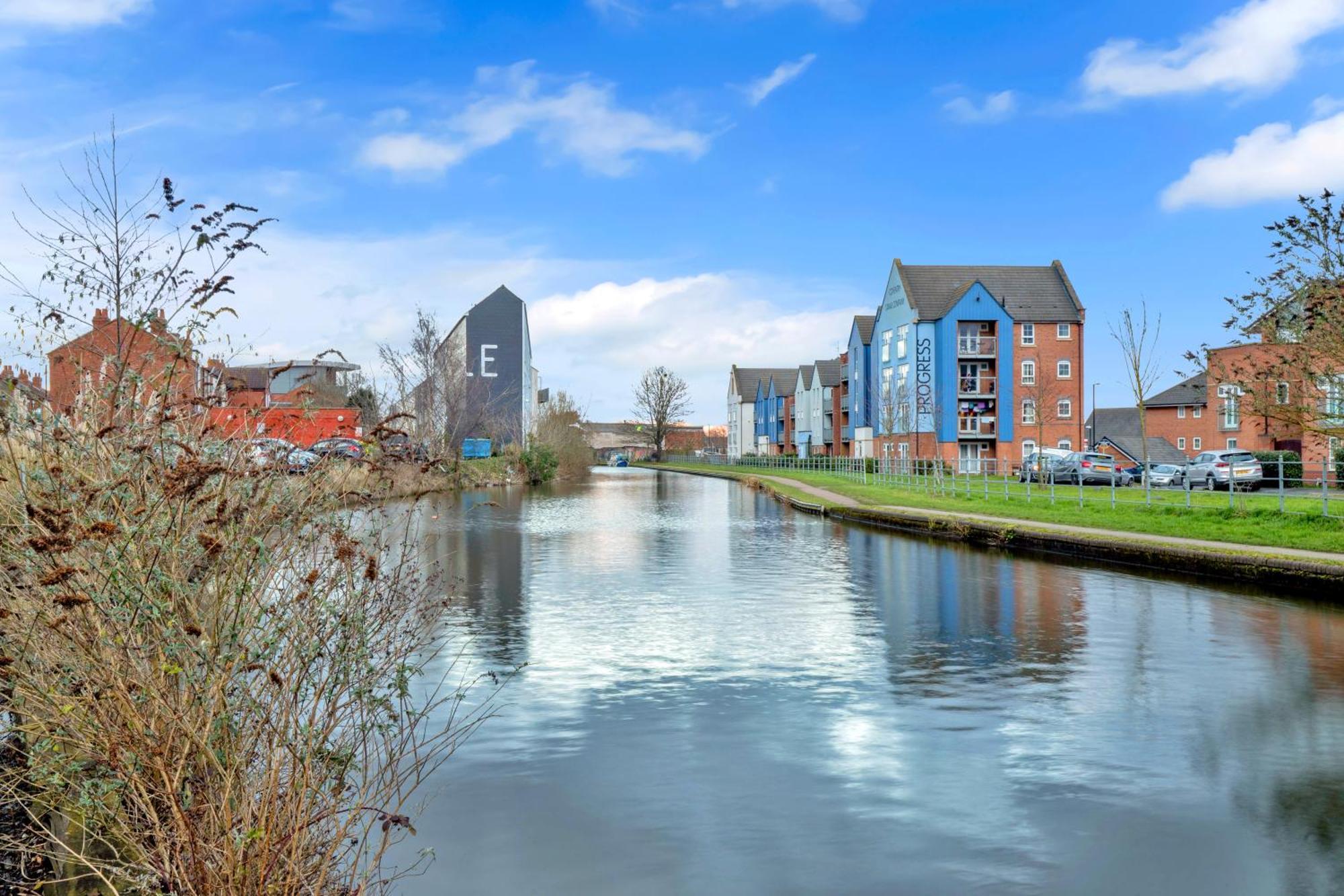 Luxury Waterfront Property With Free Parking Coventry Bagian luar foto