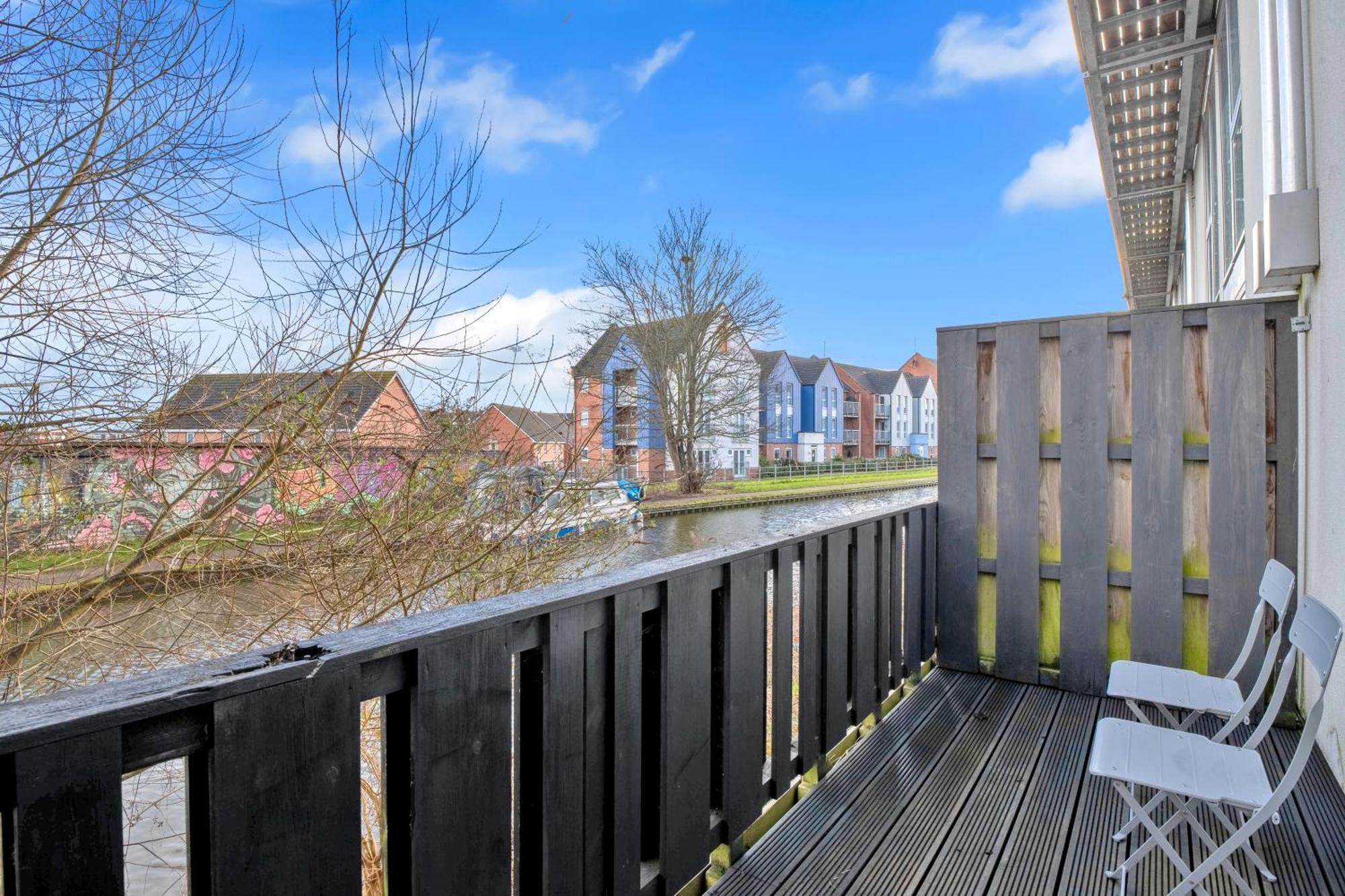 Luxury Waterfront Property With Free Parking Coventry Bagian luar foto
