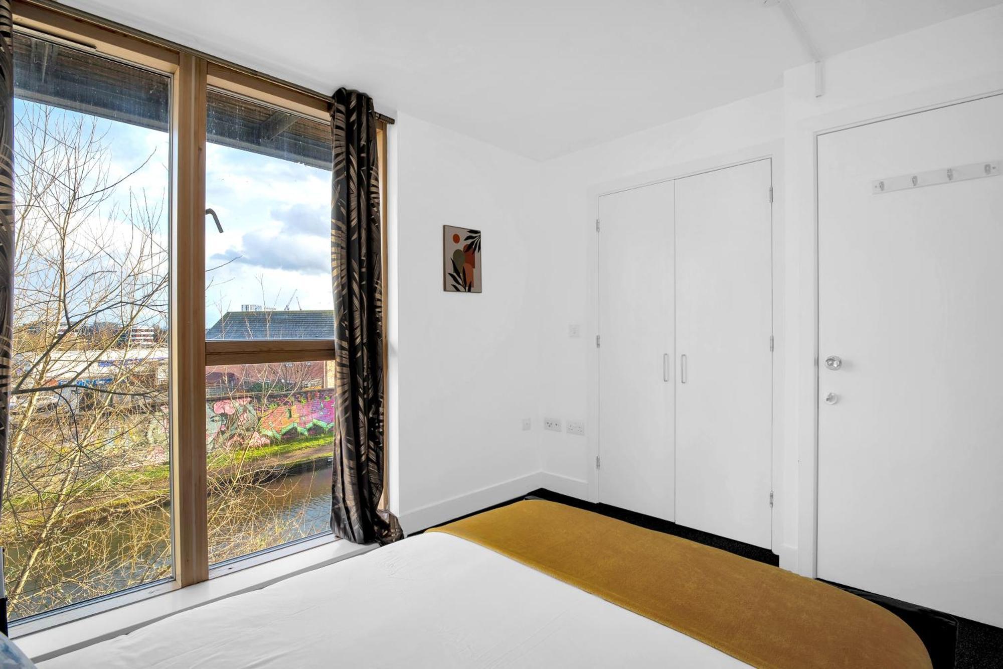 Luxury Waterfront Property With Free Parking Coventry Bagian luar foto