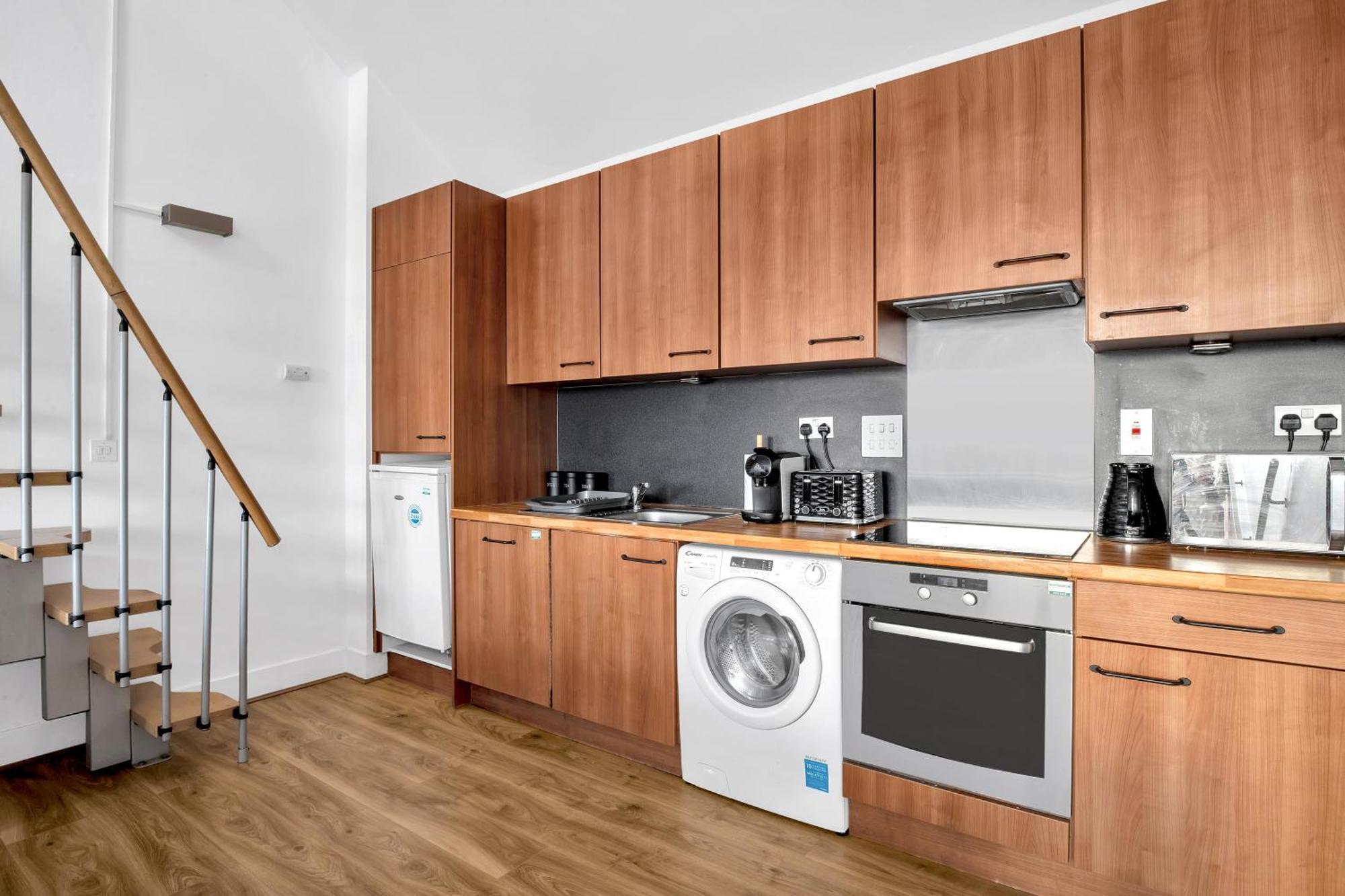 Luxury Waterfront Property With Free Parking Coventry Bagian luar foto