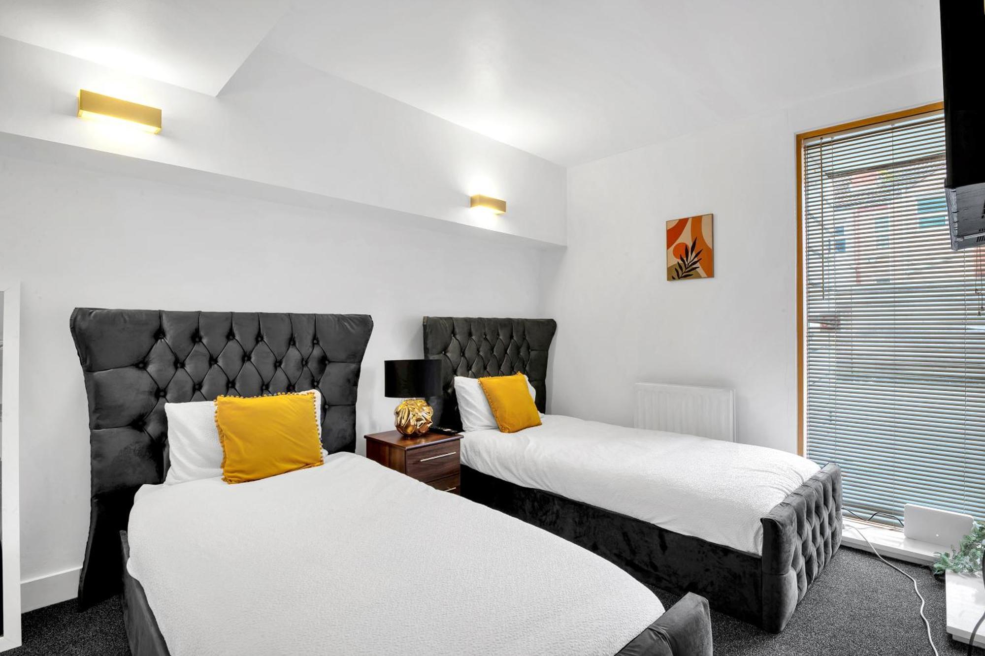 Luxury Waterfront Property With Free Parking Coventry Bagian luar foto