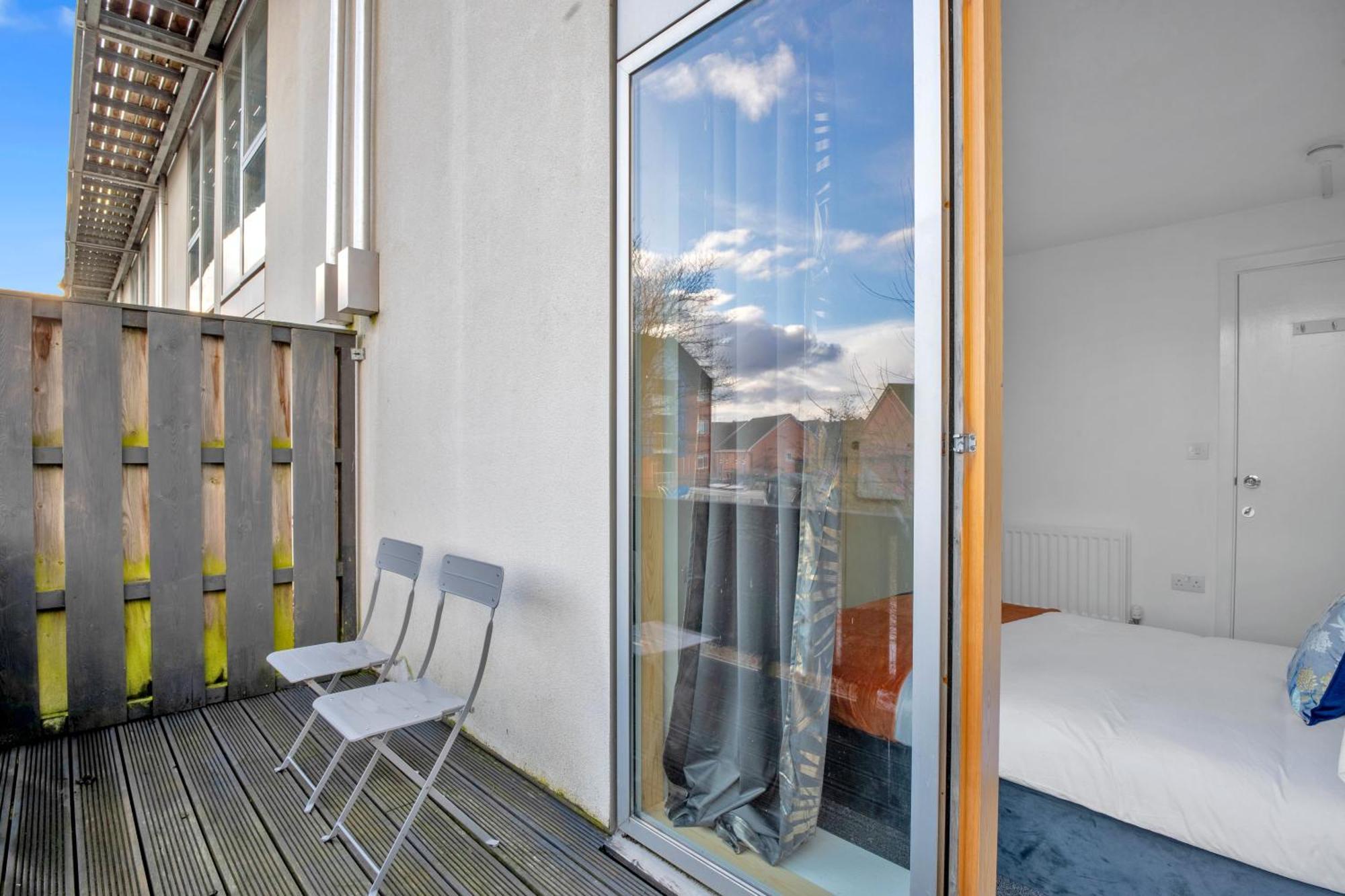 Luxury Waterfront Property With Free Parking Coventry Bagian luar foto