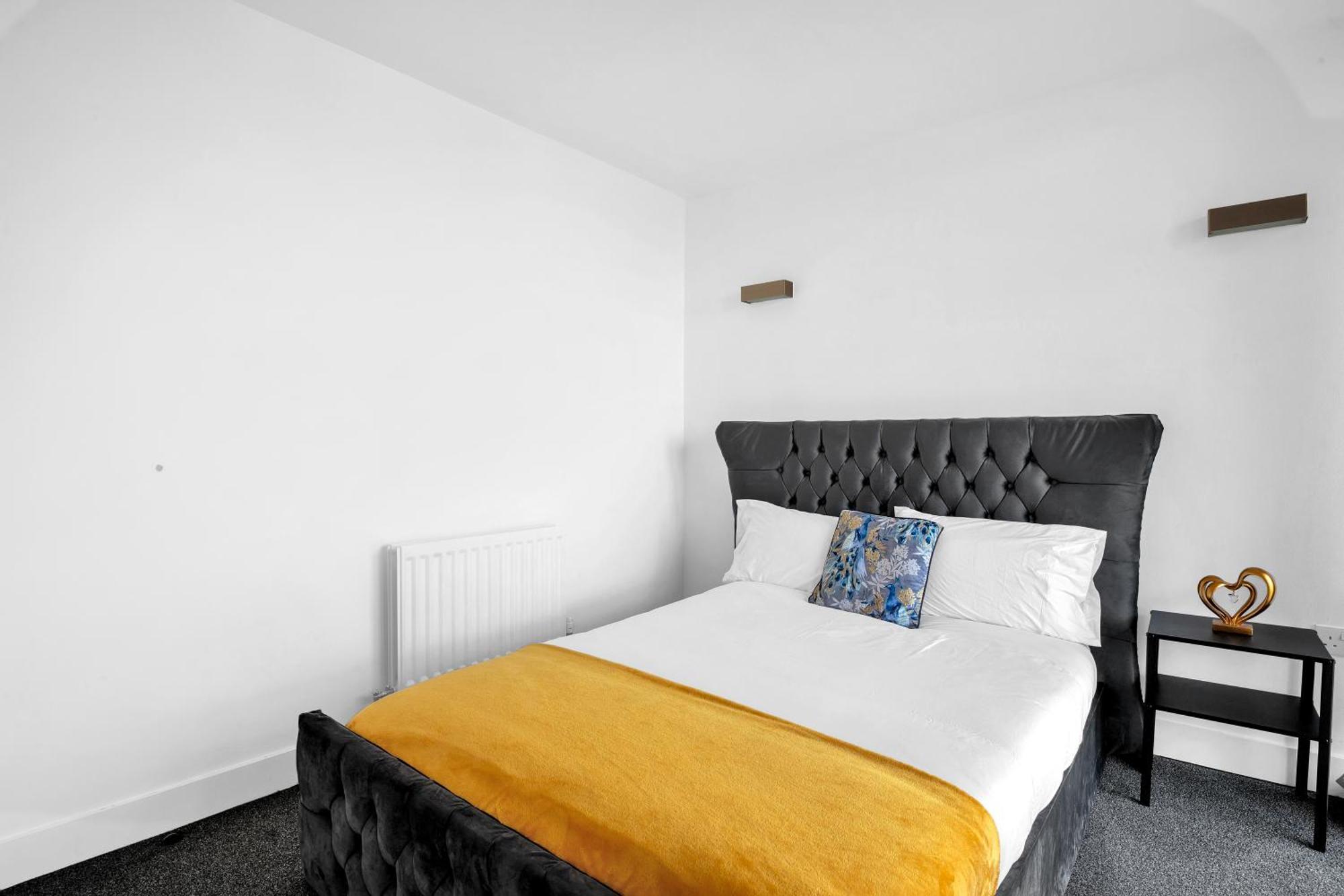 Luxury Waterfront Property With Free Parking Coventry Bagian luar foto